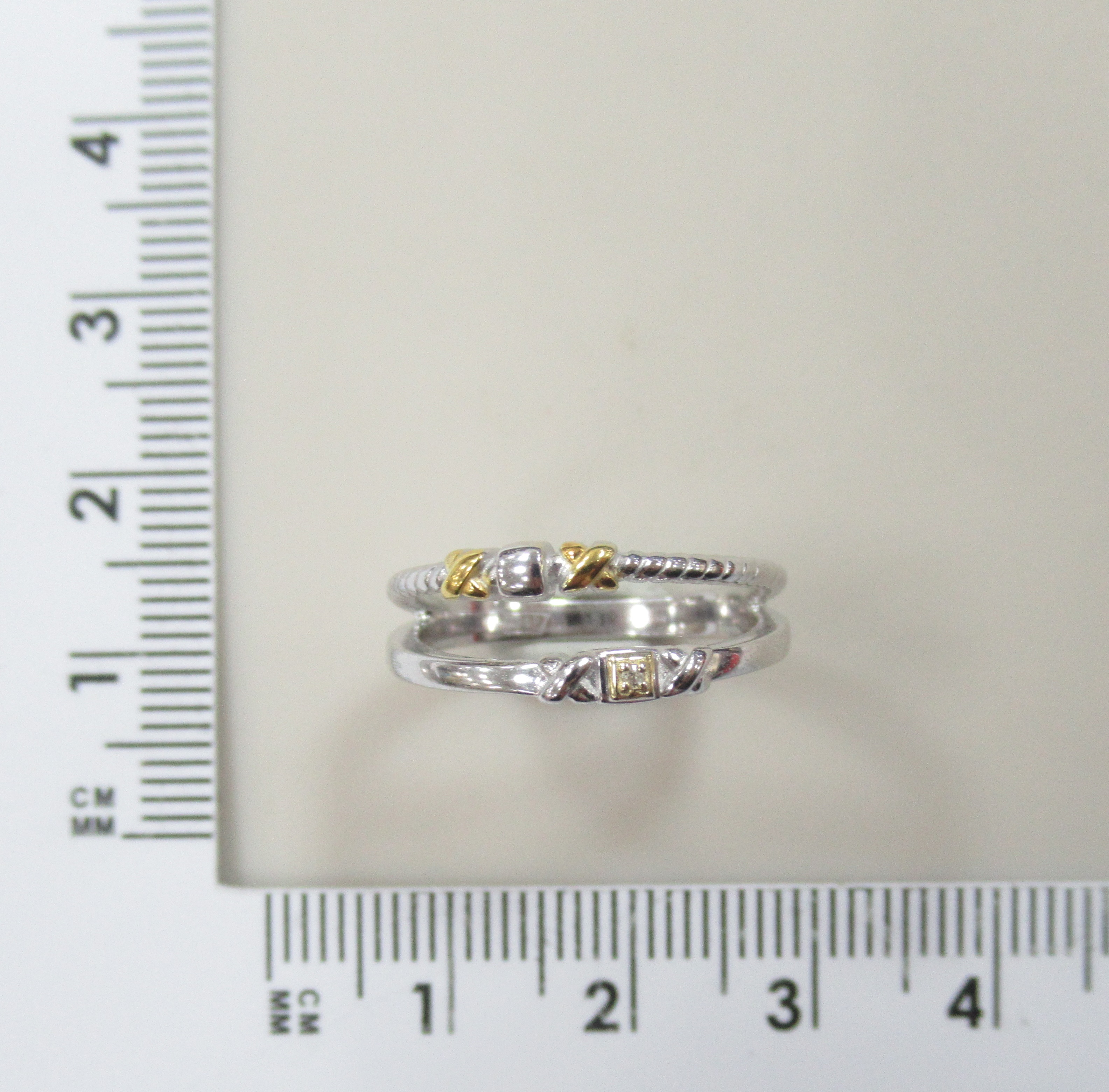 Серебряное кольцо с бриллиантом